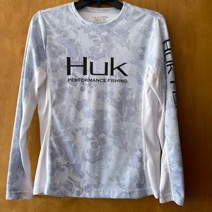 HUK Fishing NWOT Women’s Medium Icon X shirt